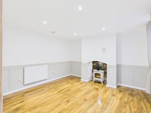 Sitting room- click for photo gallery